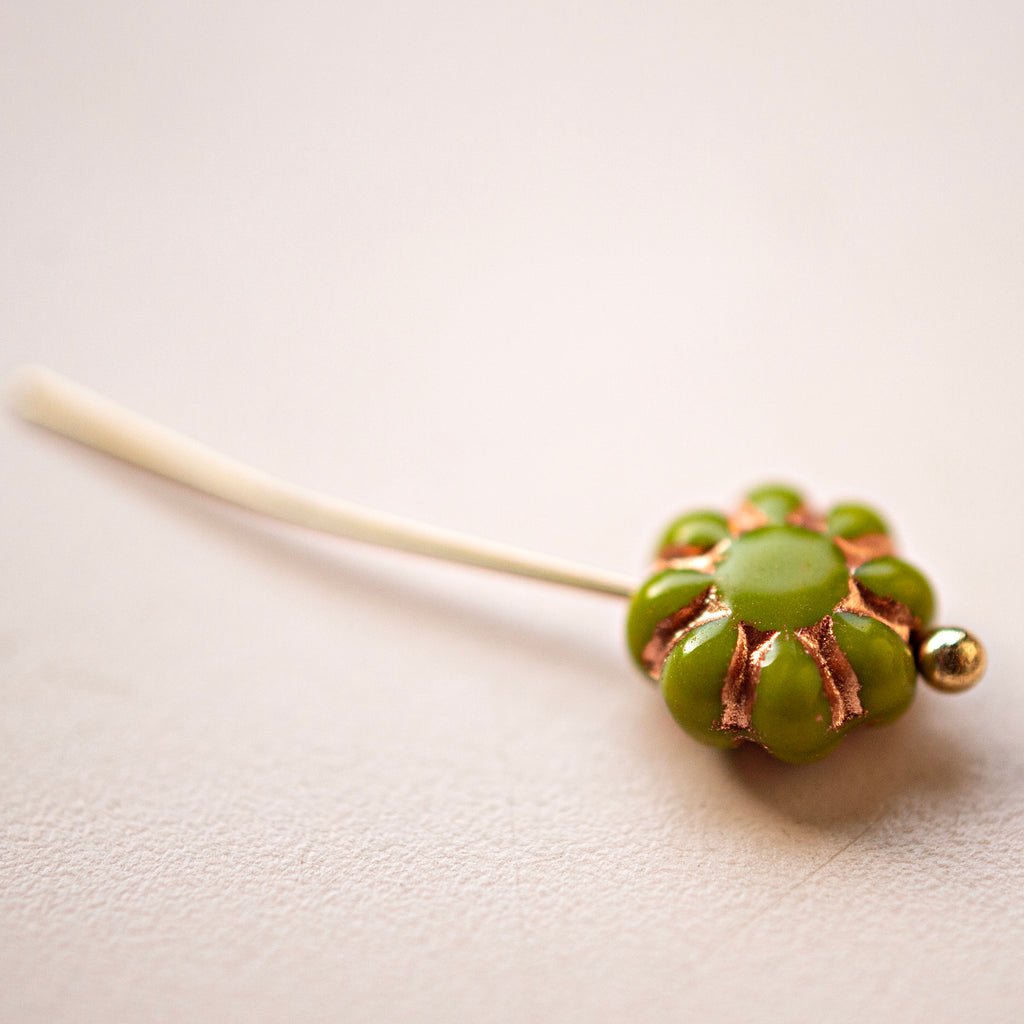 Daisy Flowers Olive Gold